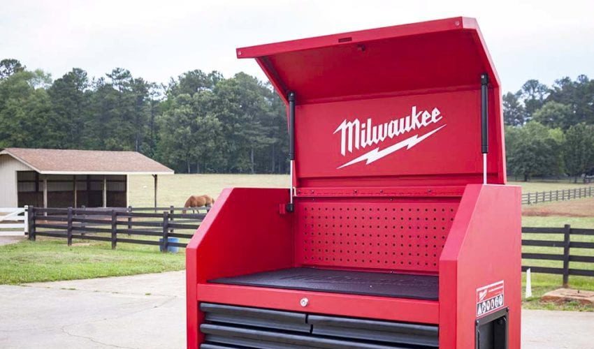 Milwaukee 30-Inch Steel Chest and Cabinet - Gas Strut Lid